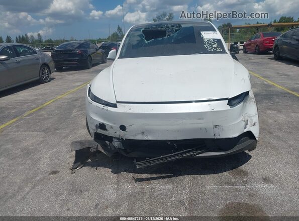 7SAYGDEE9TA640997 2026 TESLA MODEL Y White Առջևի վահանակի տեսք