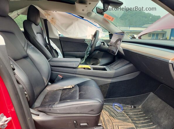 7SAYGDEEXNF339869 2022 TESLA MODEL Red Widok wnętrza z przodu