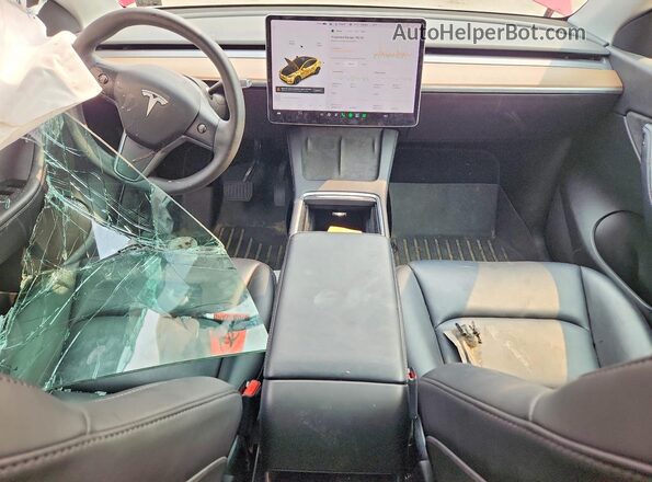 7SAYGDEEXNF339869 2022 TESLA MODEL Red Widok deski rozdzielczej