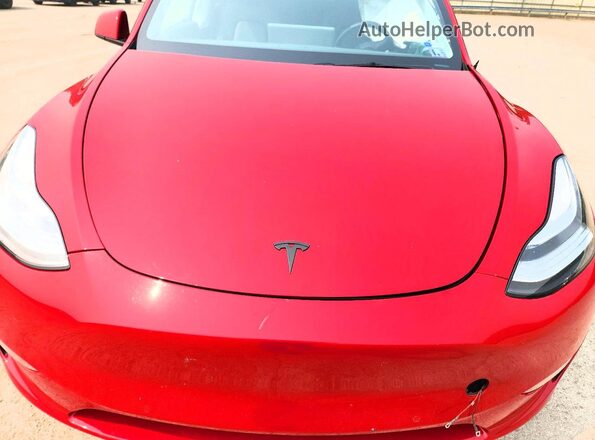 7SAYGDEEXNF339869 2022 TESLA MODEL Red Widok wnętrza z tyłu