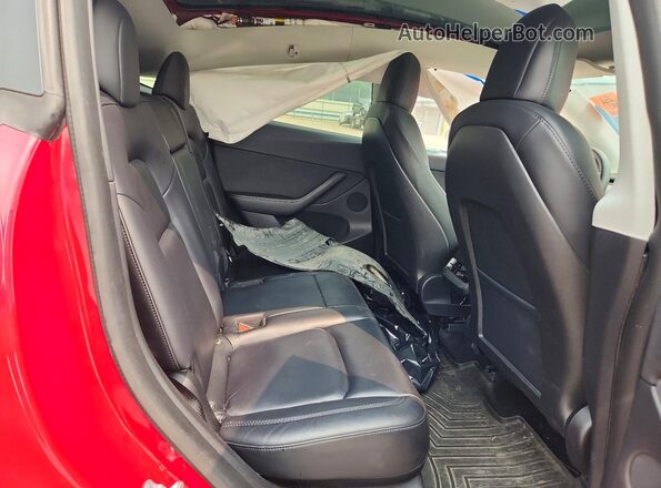 7SAYGDEEXNF339869 2022 TESLA MODEL Red Widok tylnych siedzeń