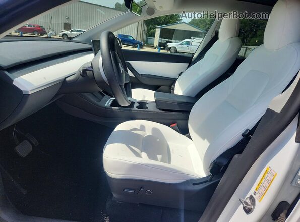 7SAYGDEEXNF508434 2022 TESLA MODEL Белый Вид салона спереди