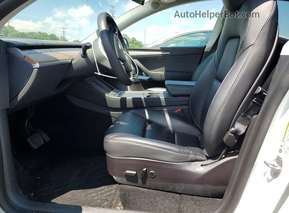 7SAYGDEEXPF664427 2023 TESLA MODEL Белый Вид салона спереди