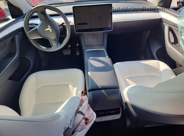 7SAYGDEEXPF808199 2023 TESLA MODEL Красный Вид панели приборов