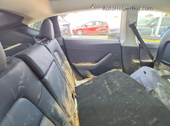 7SAYGDEEXPF909985 2023 TESLA MODEL Gray Widok wnętrza z tyłu