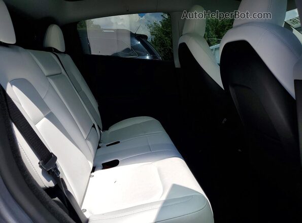 7SAYGDEEXRA302520 2024 TESLA MODEL Silver Widok tylnych siedzeń
