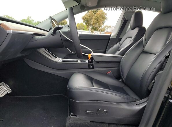 7SAYGDEF0NF484797 2022 TESLA MODEL Black Front interior view