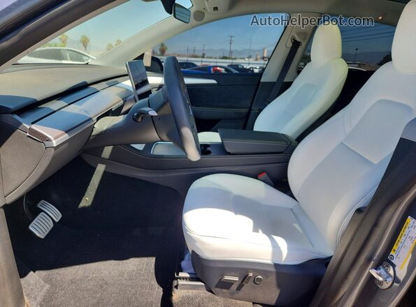 7SAYGDEF0RA324101 2024 TESLA MODEL Gray Вид салону спереду