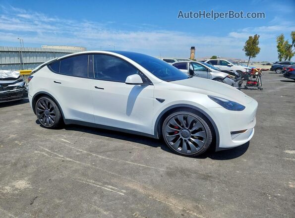 7SAYGDEF2PF942827 2023 TESLA MODEL Белый Передняя правая четверть