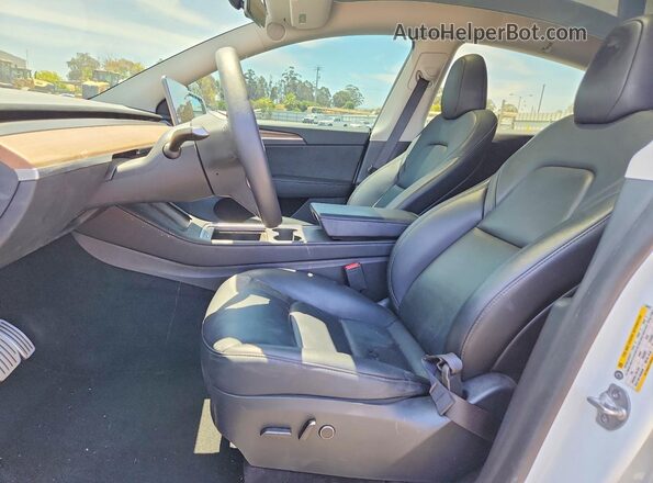 7SAYGDEF2PF942827 2023 TESLA MODEL Белый Вид салона спереди