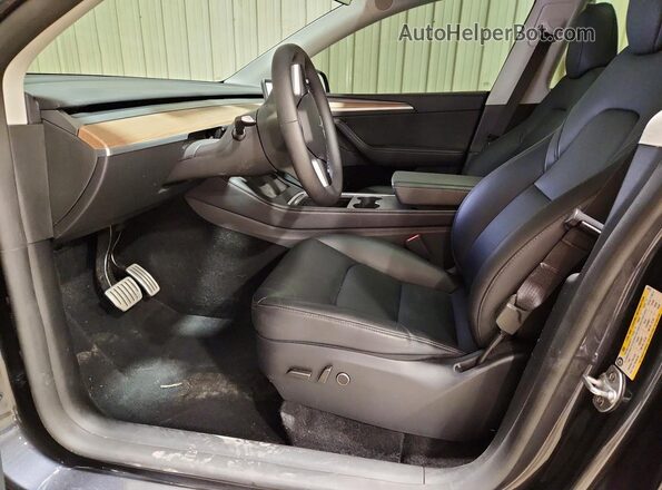 7SAYGDEF2RA326237 2024 TESLA MODEL Серый Вид салона спереди