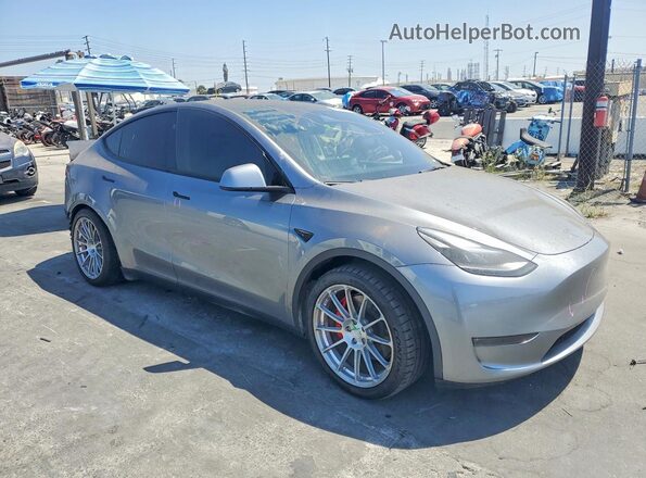 7SAYGDEF3RA294351 2024 TESLA MODEL Серебряный Передняя правая четверть