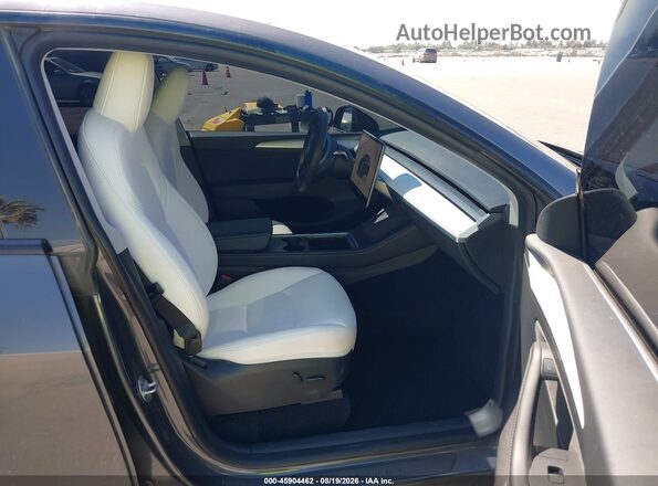 7SAYGDEF5PF738412 2023 TESLA MODEL Y Серый Вид салона спереди