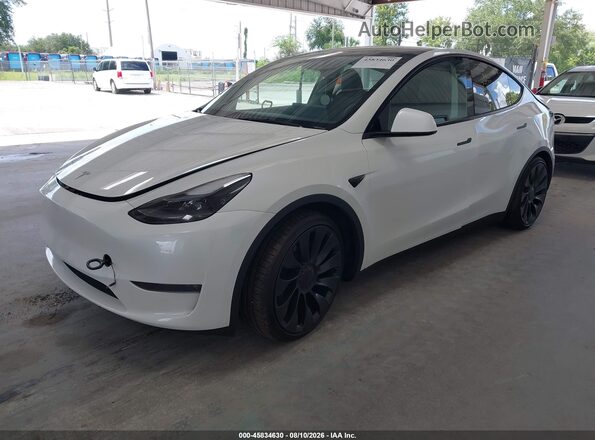 7SAYGDEF5RA266096 2024 TESLA MODEL Y Белый Передняя левая четверть