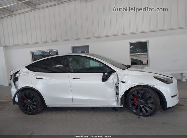 7SAYGDEF5RA266096 2024 TESLA MODEL Y Белый Вид задней части салона