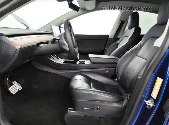 7SAYGDEF6NF389239 2022 TESLA MODEL Blue წინა სალონის ხედი