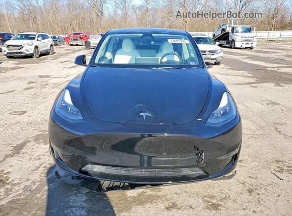 7SAYGDEF7RA264611 2024 TESLA MODEL Y Черный Вид спереди