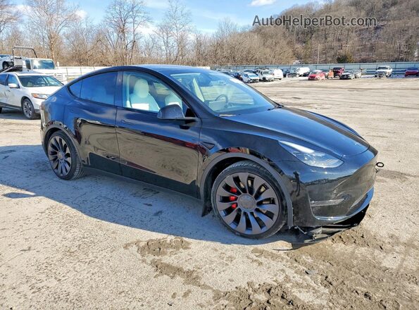 7SAYGDEF7RA264611 2024 TESLA MODEL Y Черный Передняя правая четверть