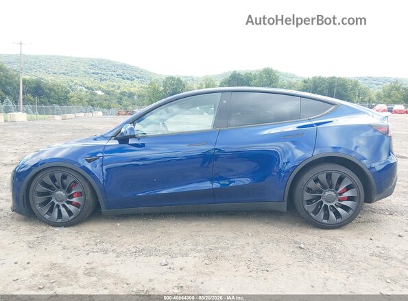 7SAYGDEF7RA327187 2024 TESLA MODEL Y Blue Widok wnętrza 360 stopni