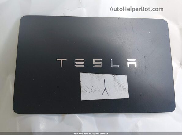 7SAYGDEF7RA327187 2024 TESLA MODEL Y Blue Widok deski rozdzielczej