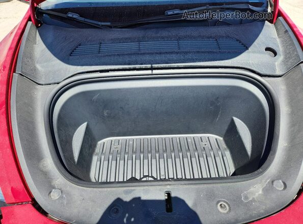 7SAYGDEF8NF381160 2022 TESLA MODEL Красный Вид задней части салона