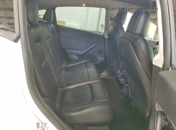 7SAYGDEF8NF382437 2022 TESLA MODEL White Rear interior view
