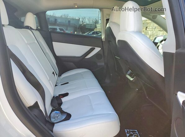7SAYGDEF8NF397665 2022 TESLA MODEL White Rear seats view