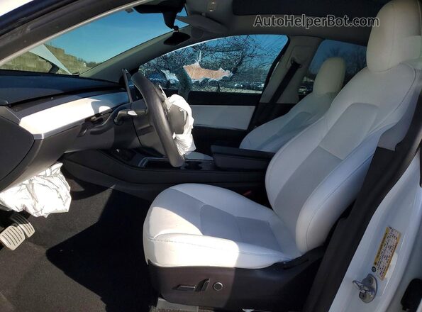 7SAYGDEF8NF397665 2022 TESLA MODEL White Front interior view