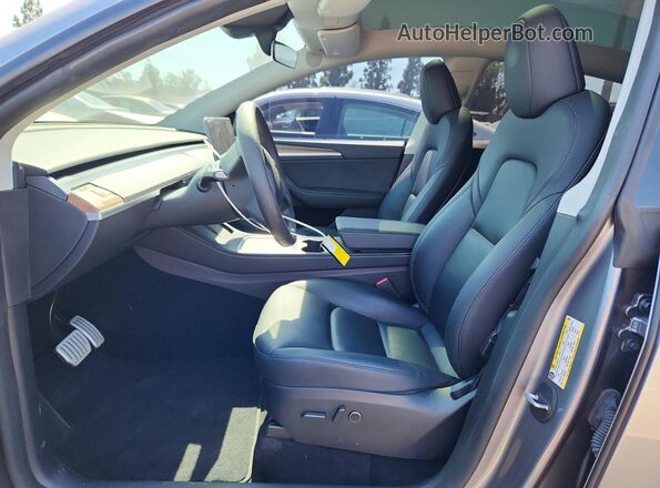 7SAYGDEF9RA296461 2024 TESLA MODEL Серый Вид салона спереди