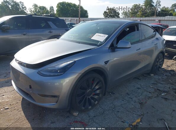 7SAYGDEF9SA338715 2025 TESLA MODEL Y Gray Vista tres cuartos delantera izquierda