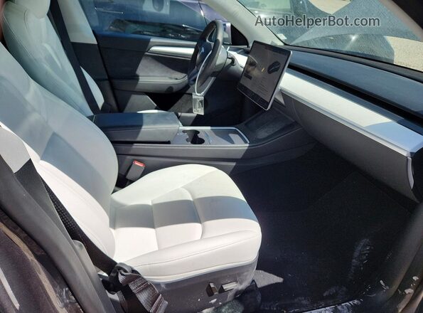 7SAYGDEF9SA351948 2025 TESLA MODEL Gray Front interior view