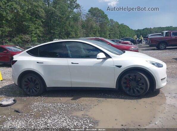 7SAYGDEFXNF380169 2022 TESLA MODEL Y White Rear interior view
