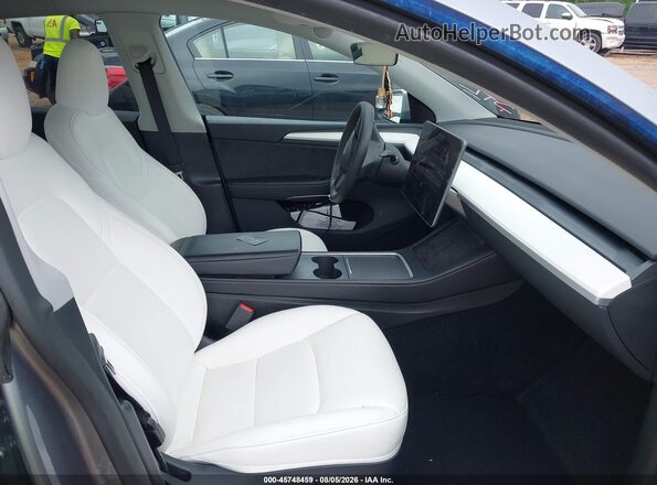 7SAYGDEFXRA303594 2024 TESLA MODEL Y Gray წინა სალონის ხედი