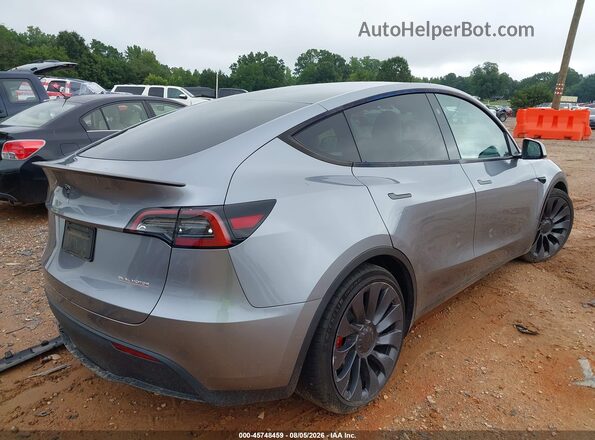 7SAYGDEFXRA303594 2024 TESLA MODEL Y Gray უკანა მარჯვენა