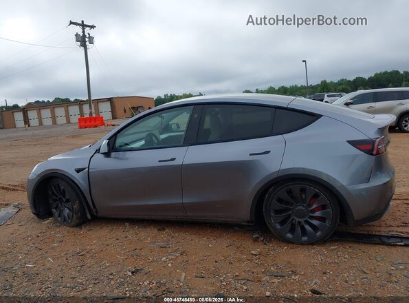 7SAYGDEFXRA303594 2024 TESLA MODEL Y Gray უკანა სალონის ხედი