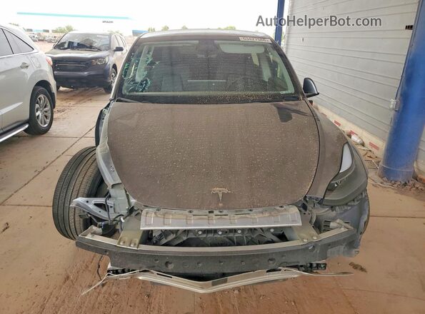 7SAYGDEFXRF170046 2024 TESLA MODEL Gray Front view