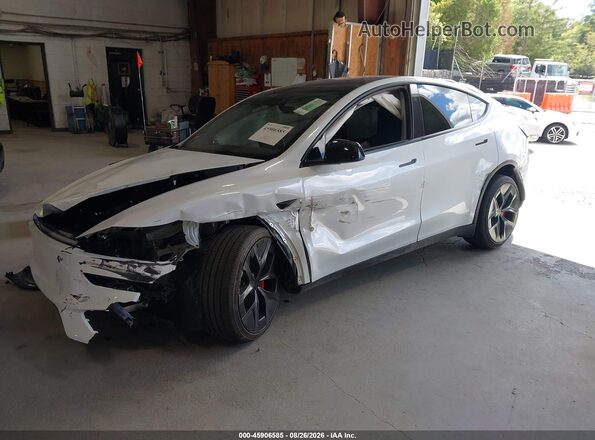 7SAYGDET6TA618597 2026 TESLA MODEL Y White Vista tres cuartos delantera izquierda