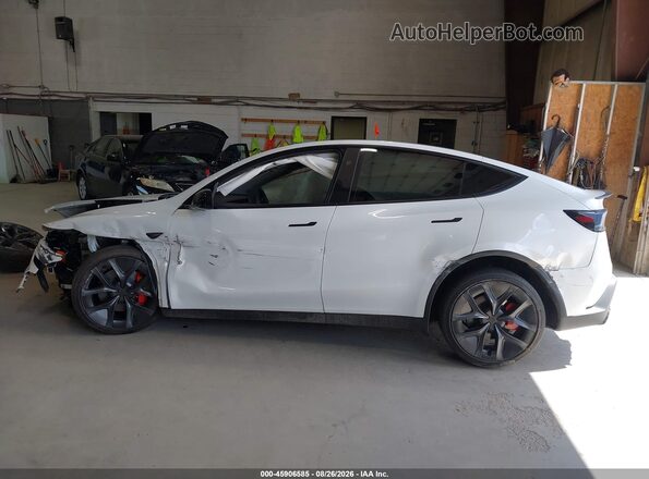 7SAYGDET6TA618597 2026 TESLA MODEL Y White Vista interior trasera