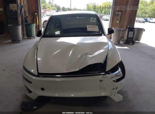 7SAYGDET6TA618597 2026 TESLA MODEL Y White Vista del salpicadero
