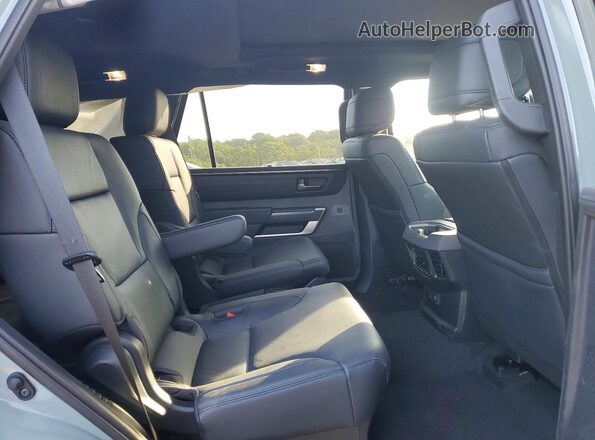 7SVAAABA0TX080138 2026 TOYOTA SEQUOIA Серый Вид задней части салона