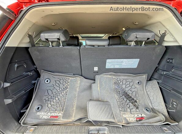 7SVAAABA1PX011240 2023 TOYOTA SEQUOIA Orange Widok komory silnika