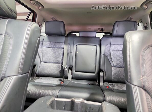 7SVAAABA2PX006807 2023 TOYOTA SEQUOIA Red Widok tylnych siedzeń
