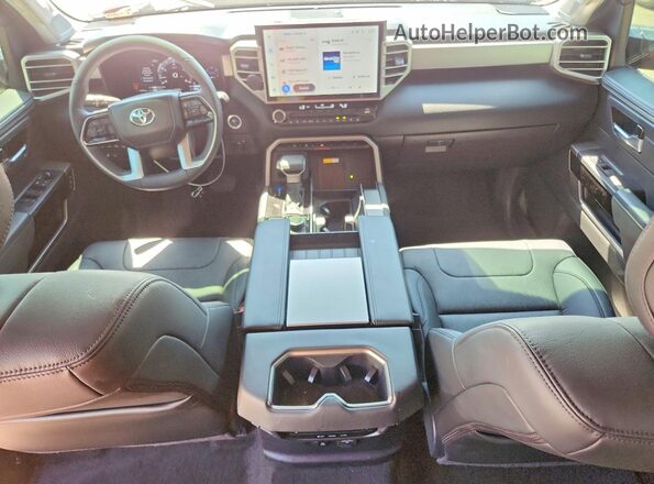 7SVAAABA2RX047215 2024 TOYOTA SEQUOIA Red Vista del salpicadero
