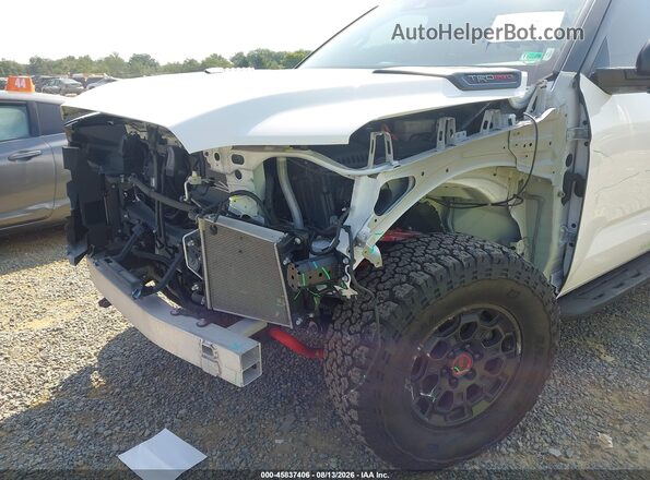 7SVAAABA3RX027507 2024 TOYOTA SEQUOIA White Դիմացի տեսք
