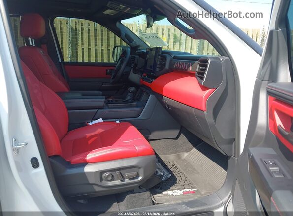 7SVAAABA3RX027507 2024 TOYOTA SEQUOIA White Սալոնի դիմացի տեսք