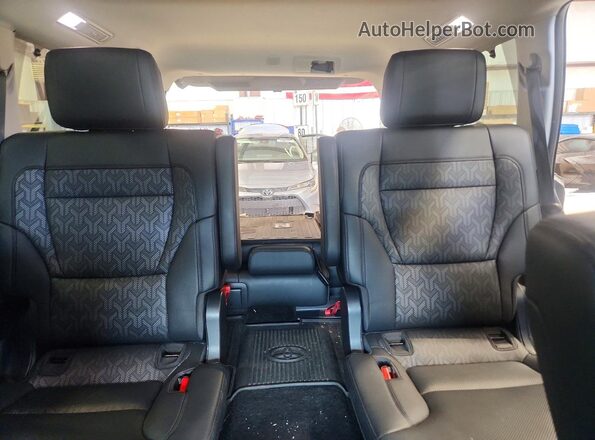 7SVAAABA3RX044324 2024 TOYOTA SEQUOIA Charcoal Հետևի նստատեղերի տեսք