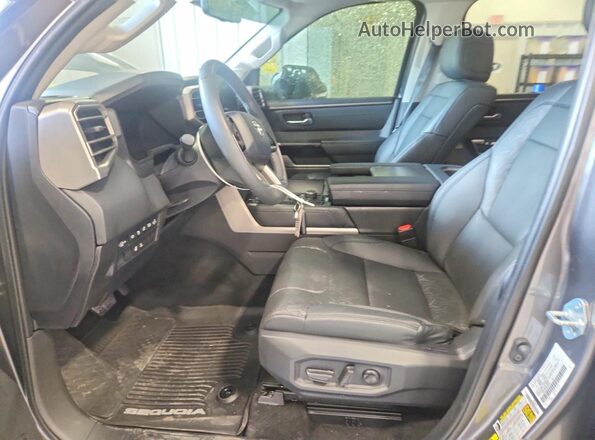 7SVAAABA3RX044324 2024 TOYOTA SEQUOIA Charcoal Սալոնի դիմացի տեսք