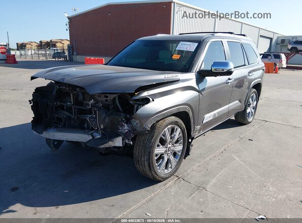 7SVAAABA3RX047076 2024 TOYOTA SEQUOIA Серый Передняя левая четверть