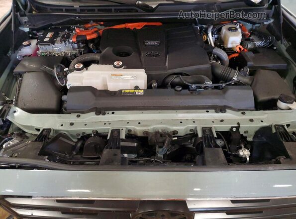 7SVAAABA5RX044504 2024 TOYOTA SEQUOIA Gray Widok komory silnika