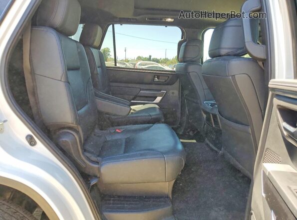 7SVAAABA5RX048004 2024 TOYOTA SEQUOIA White Շարժիչի բաժամունքի տեսք
